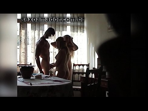 ❤️ Секс друзья приглашают гигантского мужика и втроем с ним ❤️ Видео траха на xxxifuck.ru